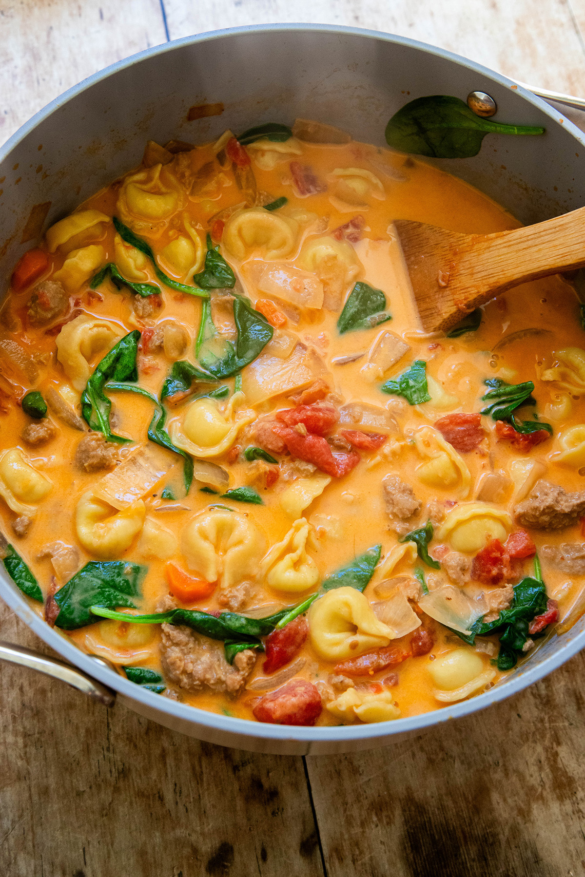 Creamy Vegetarian Tortellini Soup: An Easy Soup Recipe