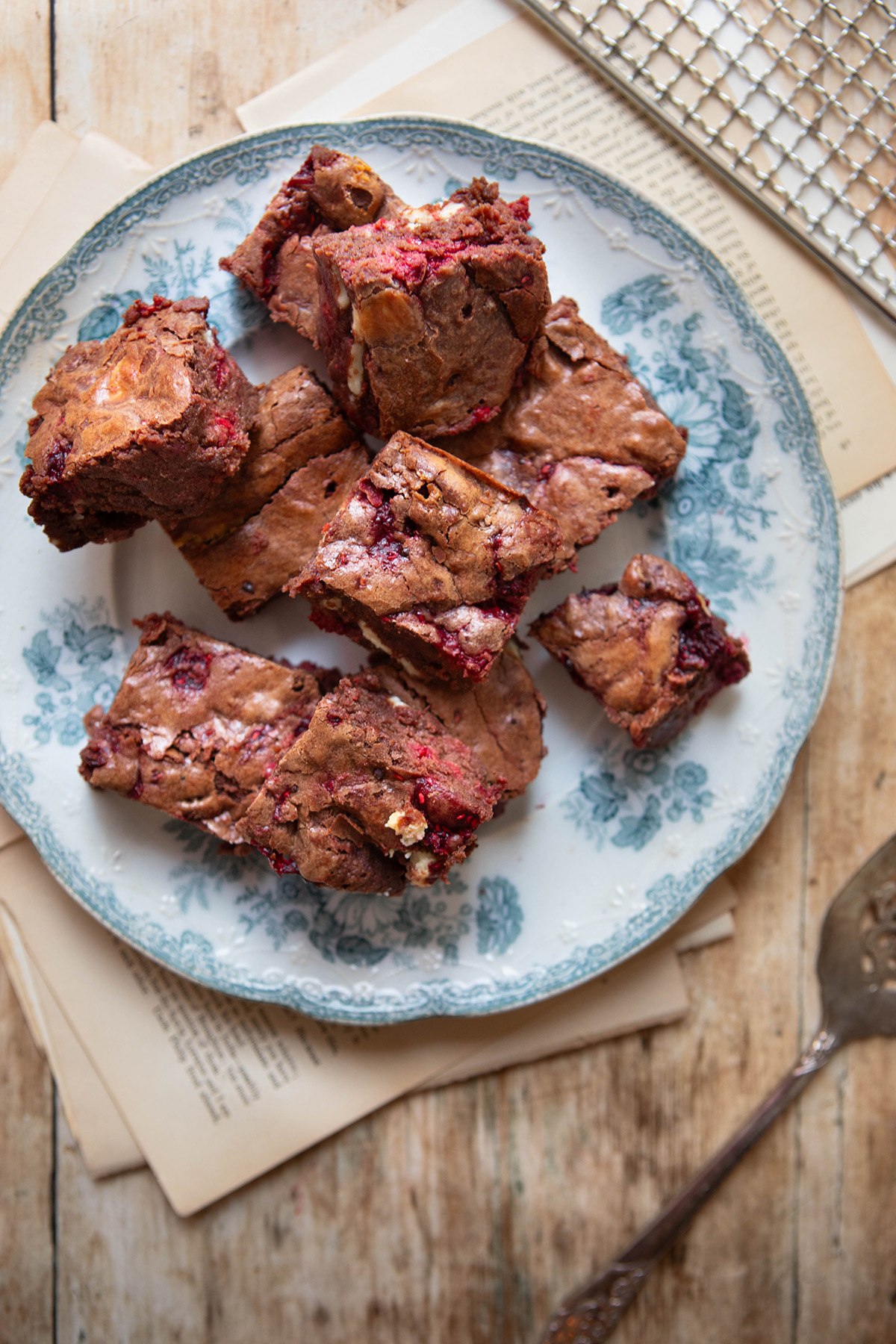 Best Raspberry White Chocolate Brownies Recipe!