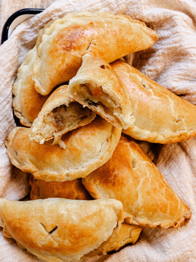 VEGETARIAN PASTY RECIPE: CORNISH PASTIES RECIPE